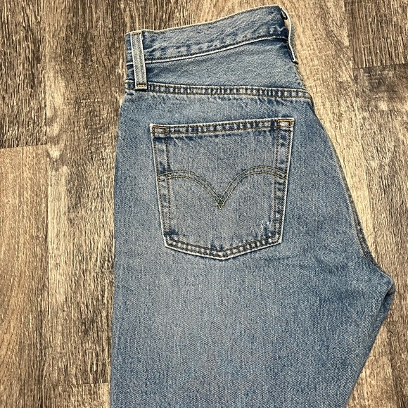 Levi's Premium 501 skinny lightly destroyed, like new. 27 28 inseam - Picture 11 of 13